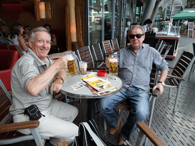 Werner und Henry im Sony Center Berlin Werner und Henry