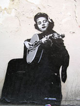 Königin des Fado - Amália Rodrigues als Graffiti in Lissabon